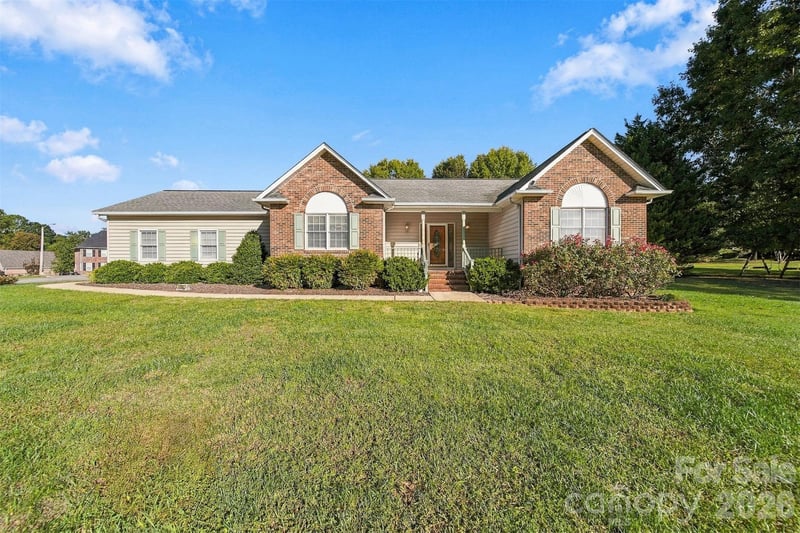 1119 Edgefield Ln, Newton, NC 28658