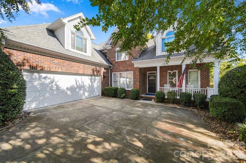 5539 Sunstar Ct, Charlotte, NC 28226