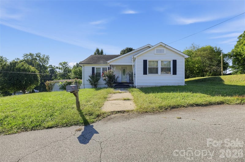 519 E 2nd Ave, Newton, NC 28658