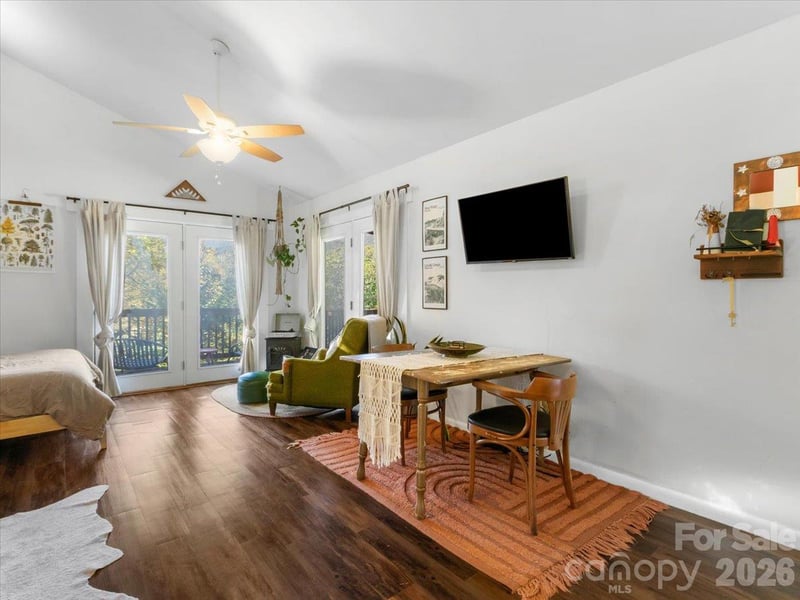 75 Eula Ray Rd, Burnsville, NC 28714