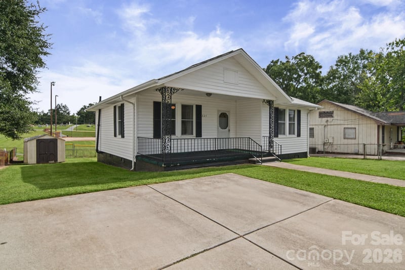 227 School St, High Shoals, NC 28012