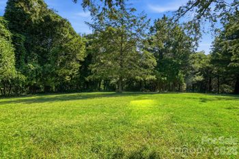 6017 Frazier Dr, Davidson, NC 28036