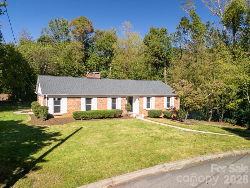 6 Crestwood Ln, Candler, NC 28715