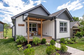 131 Mills Ave, Brevard, NC 28712
