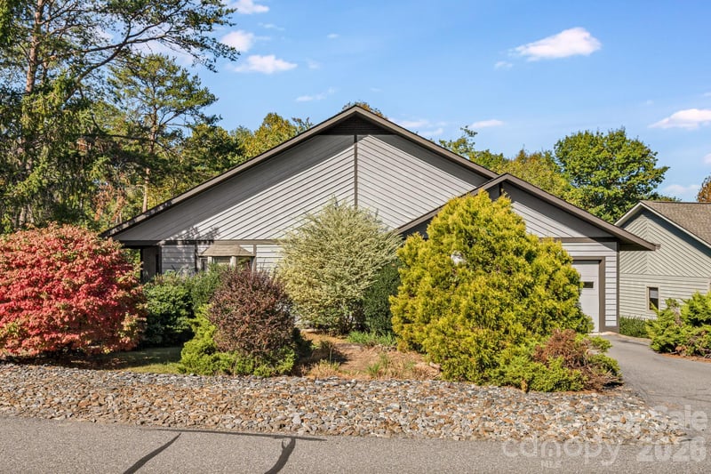 8 Zachary Ridge Rd, Asheville, NC 28804