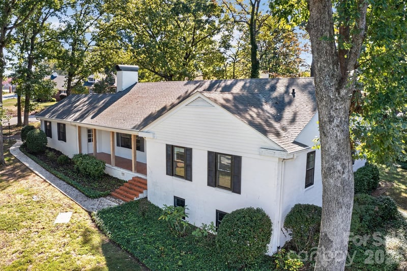 356 7th Ave NE, Hickory, NC 28601