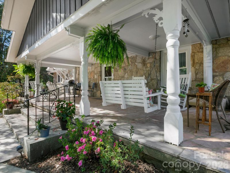 389 Courtland Blvd, Hendersonville, NC 28791