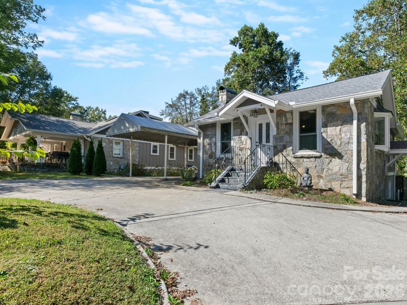 389 Courtland Blvd, Hendersonville, NC 28791