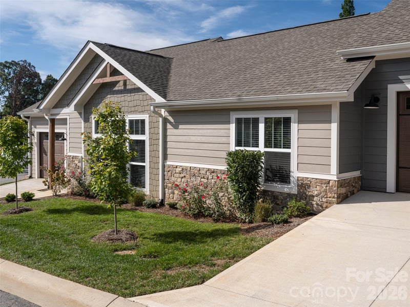 8 Heartleaf Cir, Arden, NC 28704