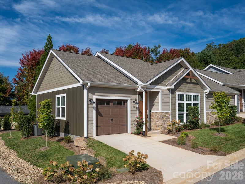 8 Heartleaf Cir, Arden, NC 28704