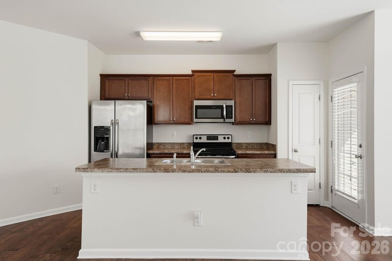 9360 Hamel St, Charlotte, NC 28215