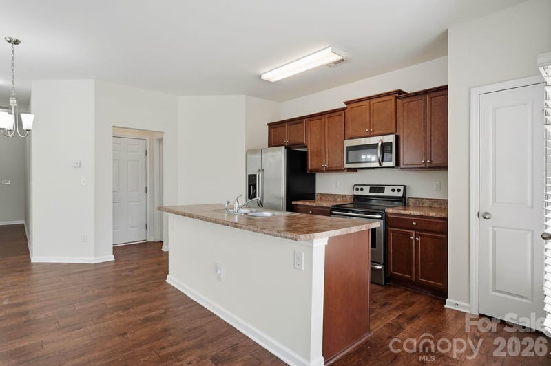 9360 Hamel St, Charlotte, NC 28215