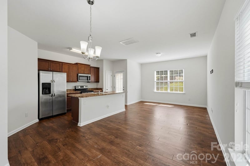 9360 Hamel St, Charlotte, NC 28215