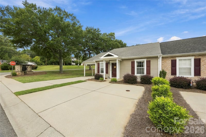 1001 Old Chestnut Way, Cramerton, NC 28032