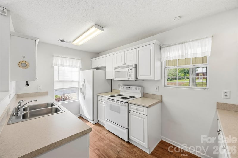 1001 Old Chestnut Way, Cramerton, NC 28032