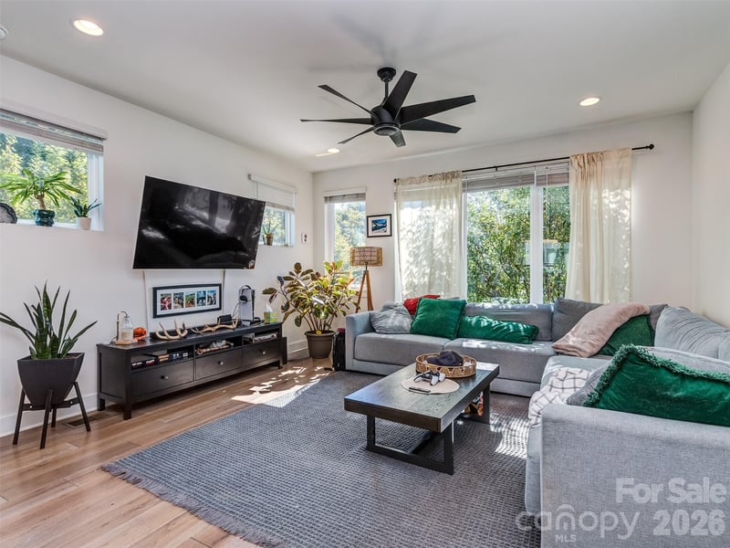1919 W Trade St, Charlotte, NC 28216