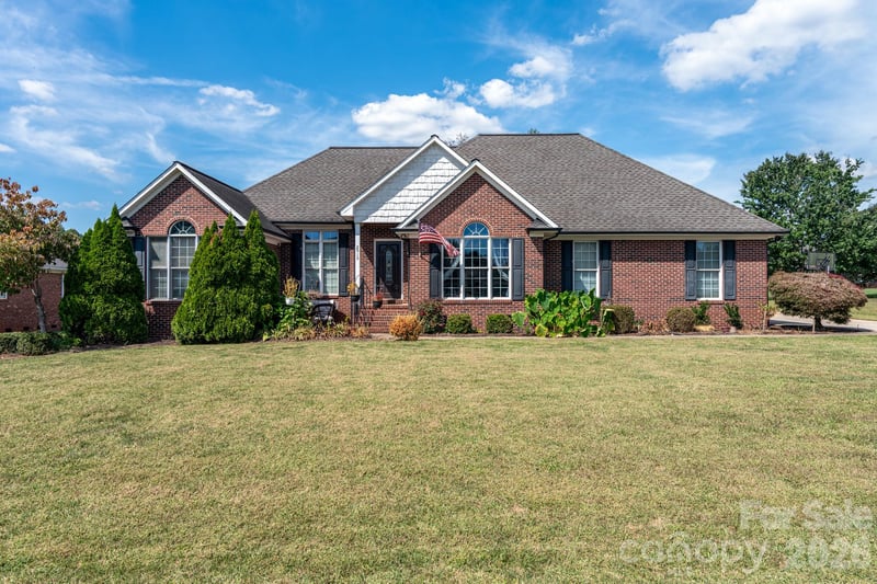 2915 Woodfield Ln, Lincolnton, NC 28092