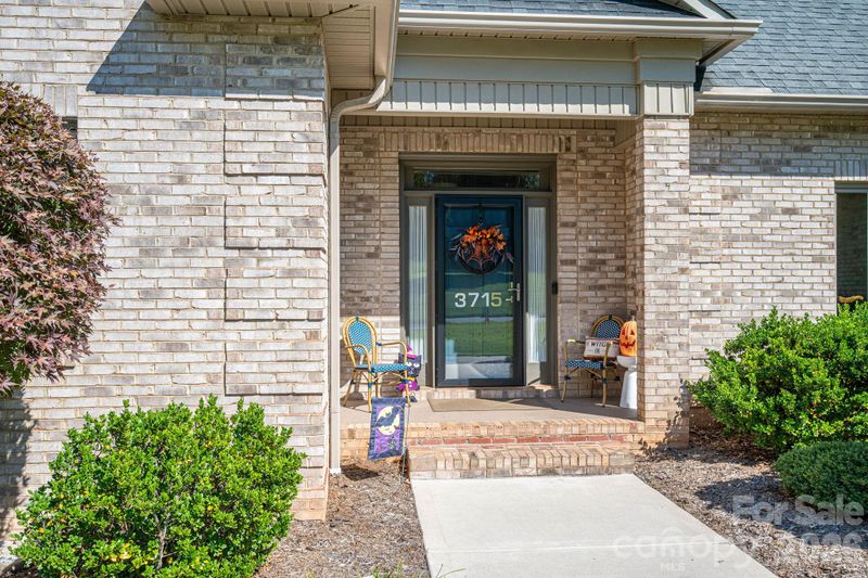 3715 Foxboro Ln NE, Hickory, NC 28601
