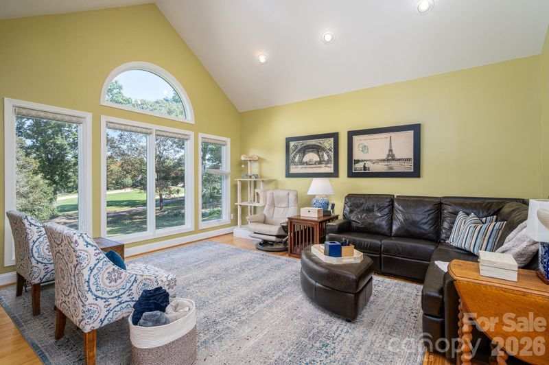 3715 Foxboro Ln NE, Hickory, NC 28601