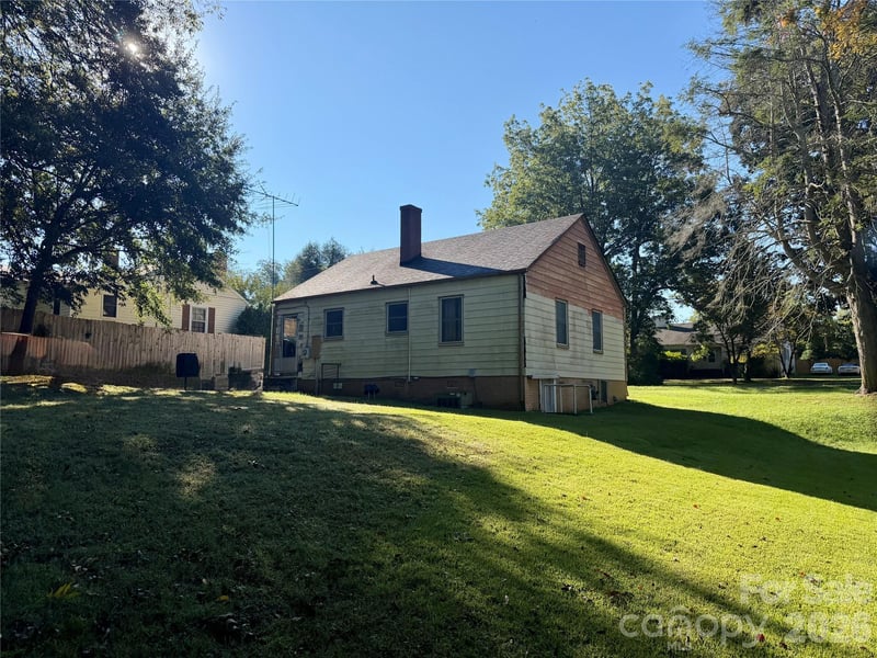 216 W 9th St, Newton, NC 28658