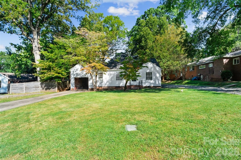 1211 Woodland Dr, Charlotte, NC 28205