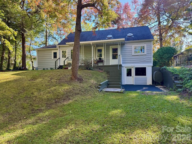 119 Briarwood Ln, Hendersonville, NC 28791