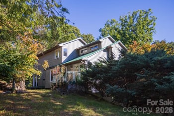 79 Pine Cone Dr, Asheville, NC 28805