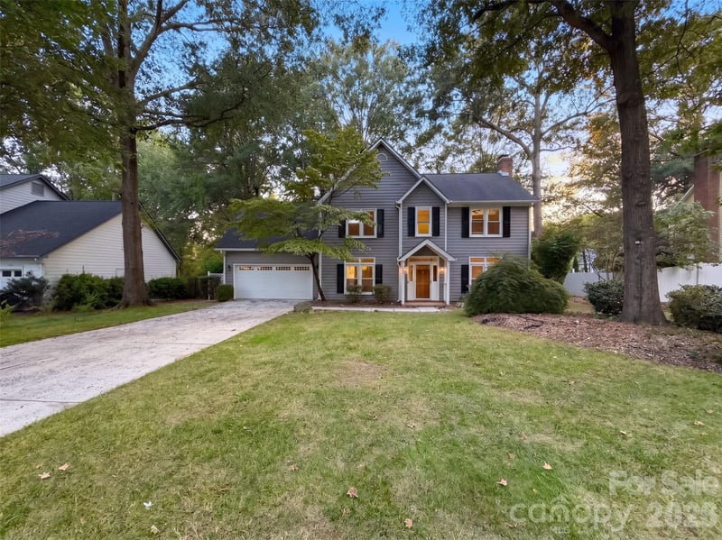 2315 Heathershire Ln, Matthews, NC 28105