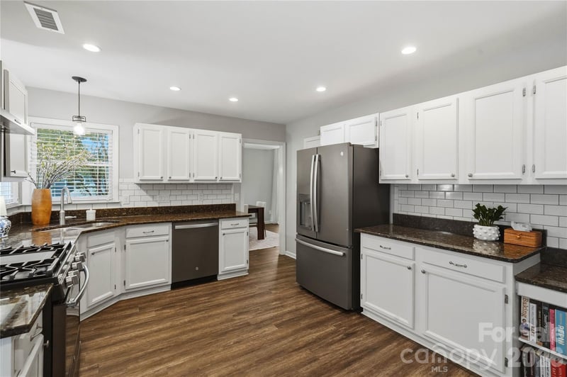 2815 Winghaven Ln, Charlotte, NC 28210