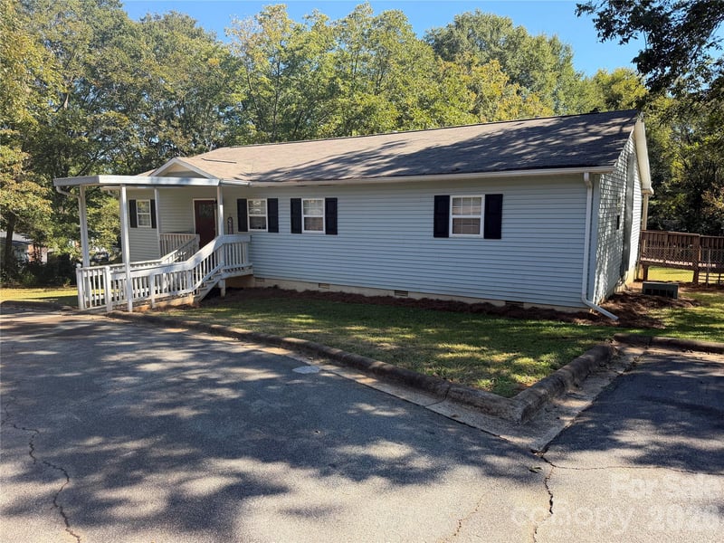 104 E Clairborne St, Blacksburg, SC 29702