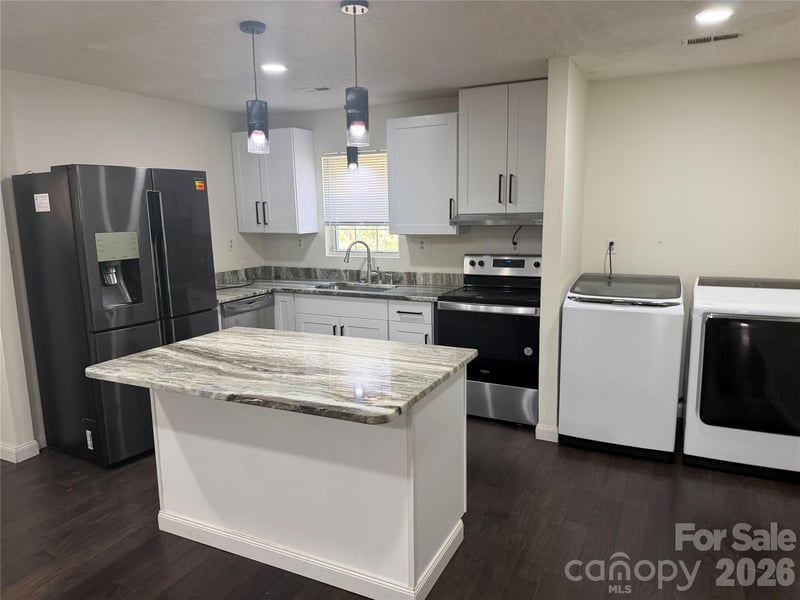 104 E Clairborne St, Blacksburg, SC 29702
