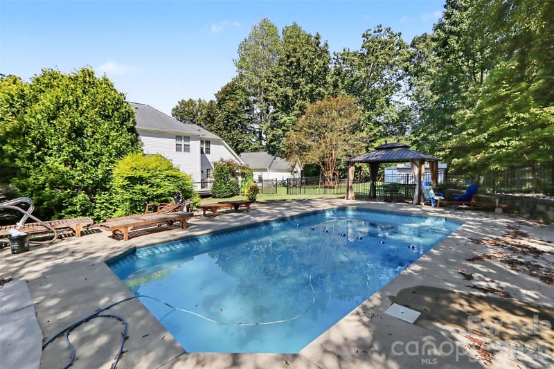 1233 Waterford Rd, Lincolnton, NC 28092
