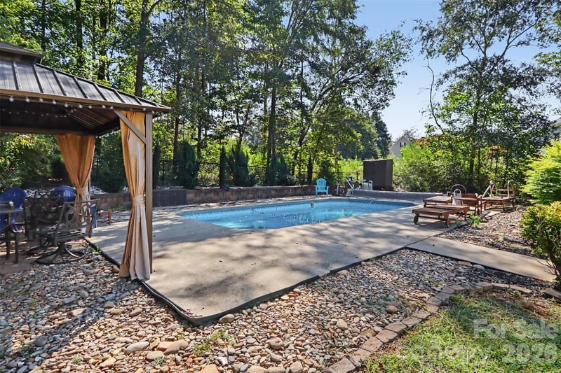1233 Waterford Rd, Lincolnton, NC 28092
