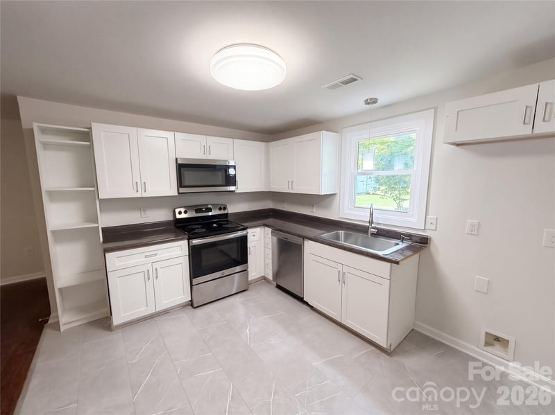 232 River St, Mount Holly, NC 28120