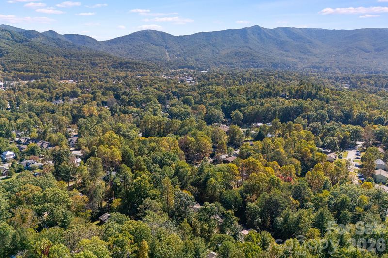 21 Lake Ave, Black Mountain, NC 28711