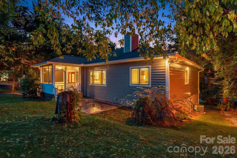 21 Lake Ave, Black Mountain, NC 28711