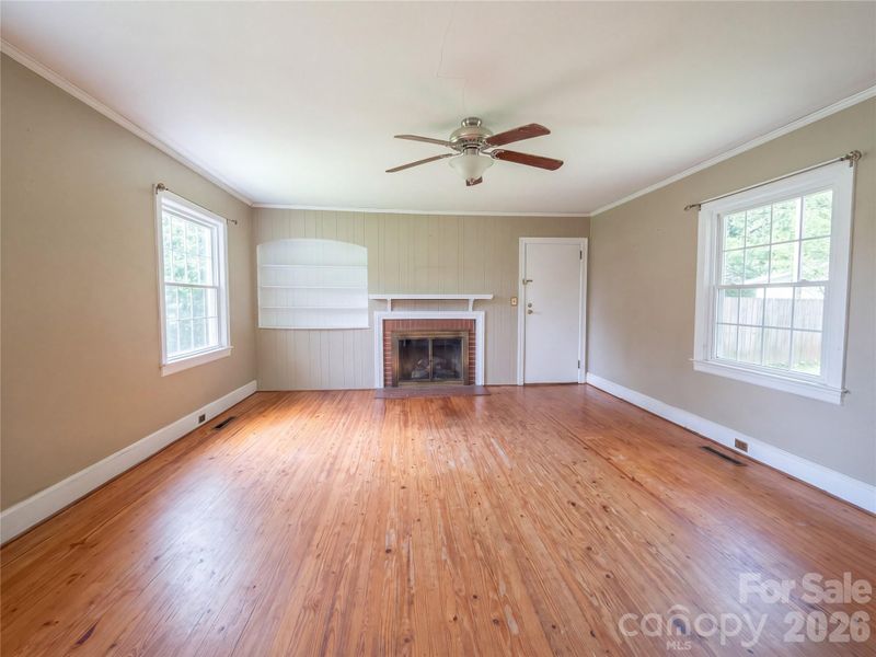 907 S South St, Gastonia, NC 28052