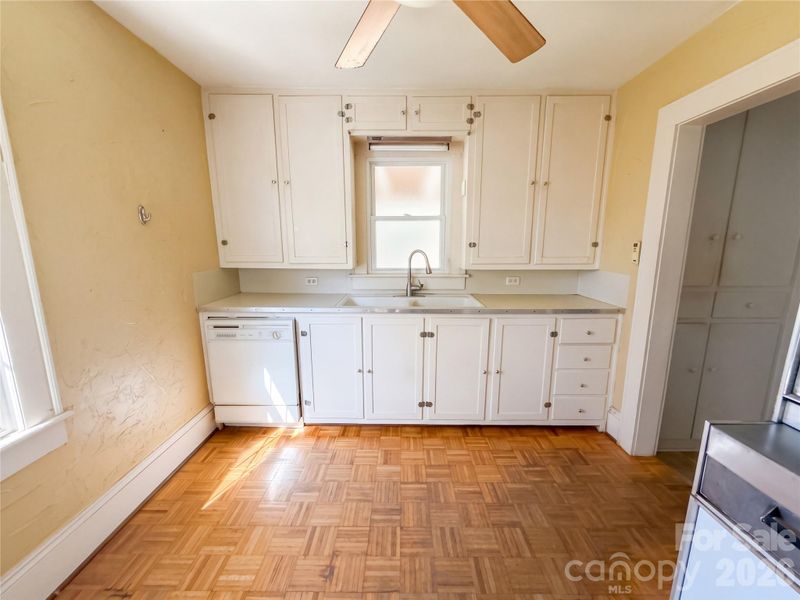 907 S South St, Gastonia, NC 28052