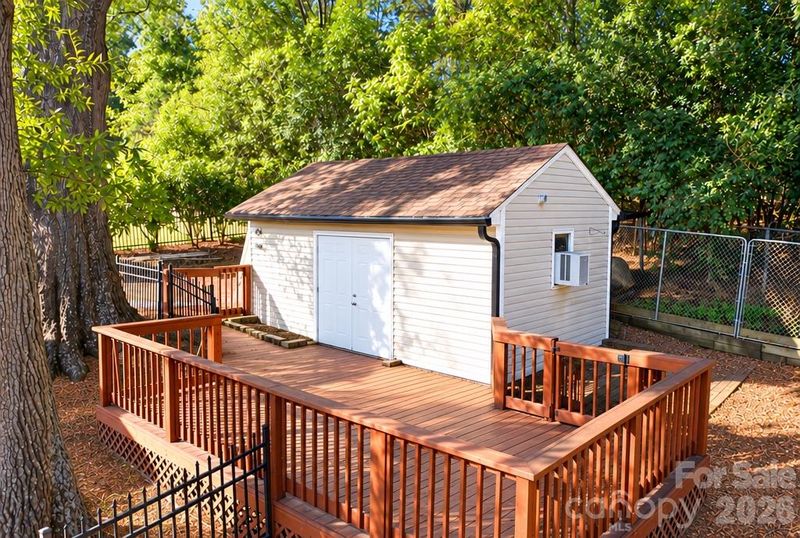 1827 Edgewater Dr, Charlotte, NC 28210