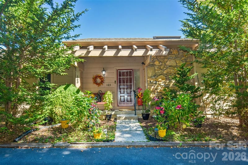 163 Country Ridge Rd, Hendersonville, NC 28739
