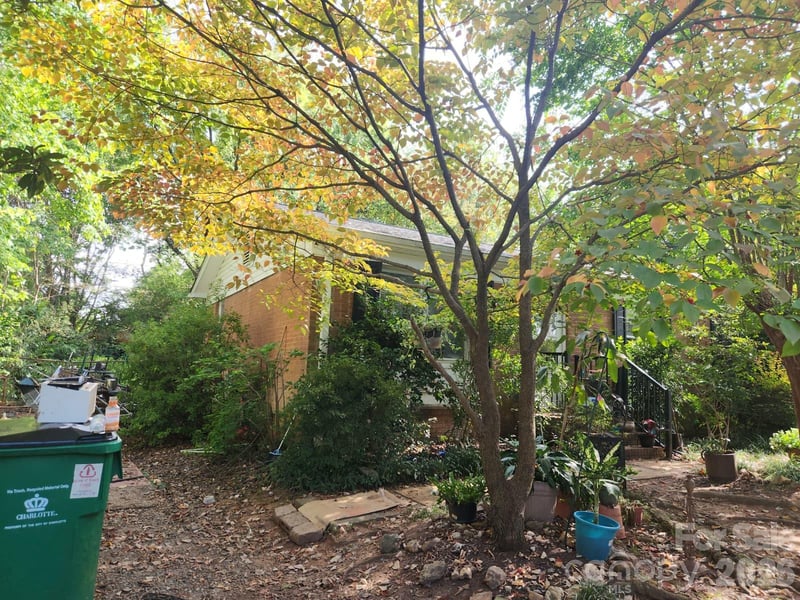 800 Farmcrest Dr, Charlotte, NC 28206