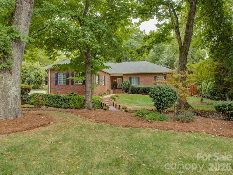 3946 Churchill Rd, Charlotte, NC 28211