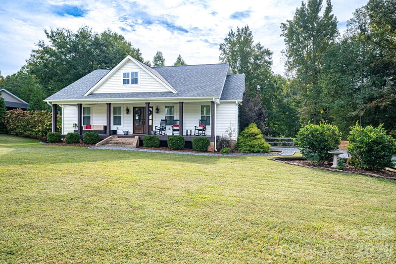 203 Dayton Rd, Dallas, NC 28034