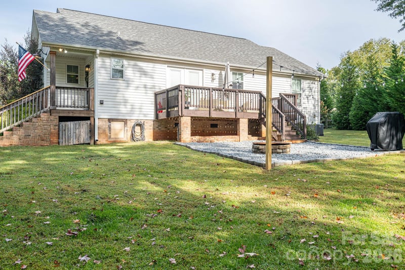 203 Dayton Rd, Dallas, NC 28034