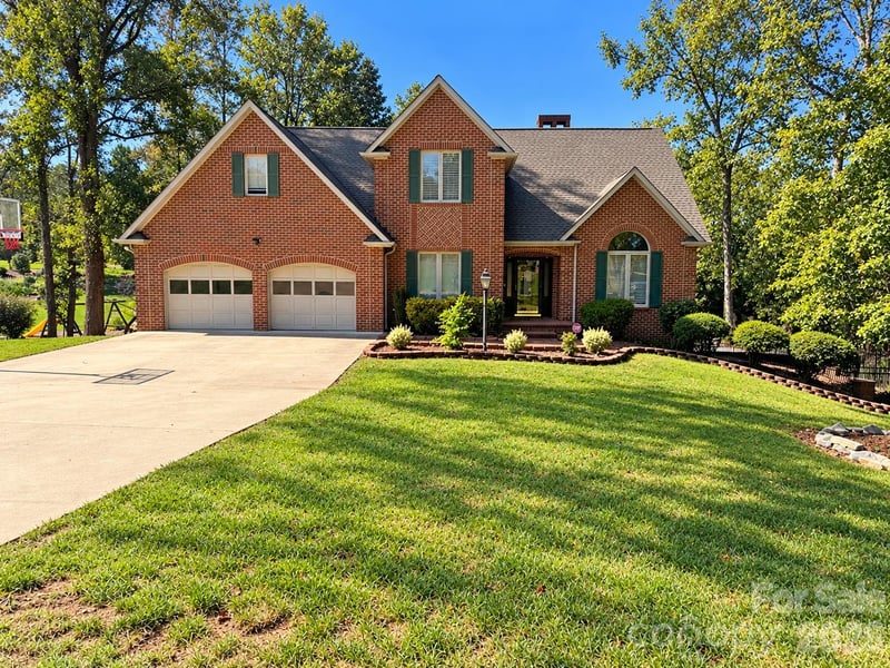 4943 Elmhurst Dr NE, Hickory, NC 28601
