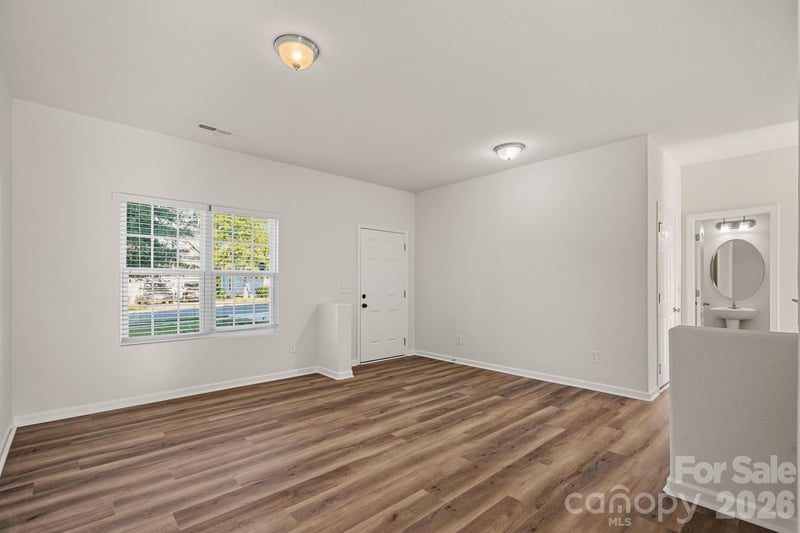 6215 Paw Village Rd, Charlotte, NC 28214