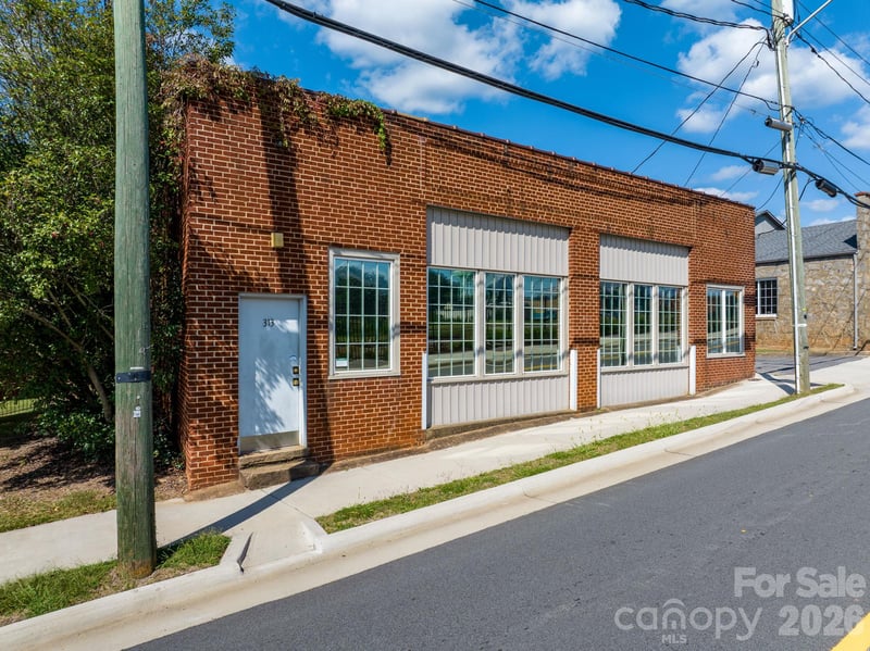 313 Main Ave NE, Hickory, NC 28601