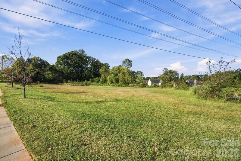 815 Oakdale Rd, Charlotte, NC 28216