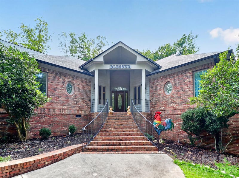 525 Shoreline Dr, Lancaster, SC 29720
