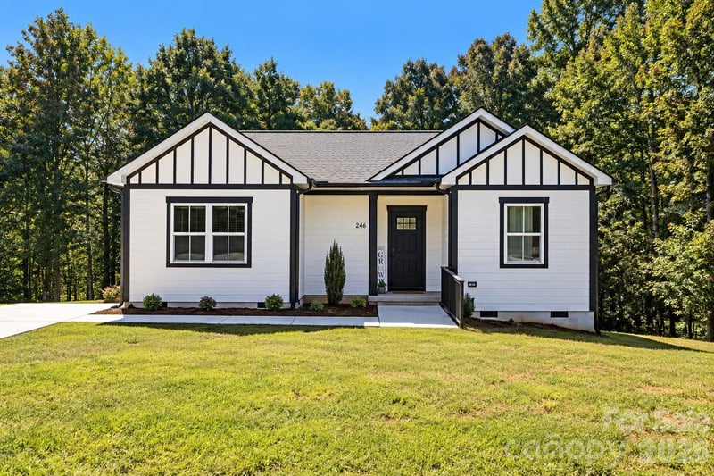 1346 39th Street Cir SW, Hickory, NC 28602